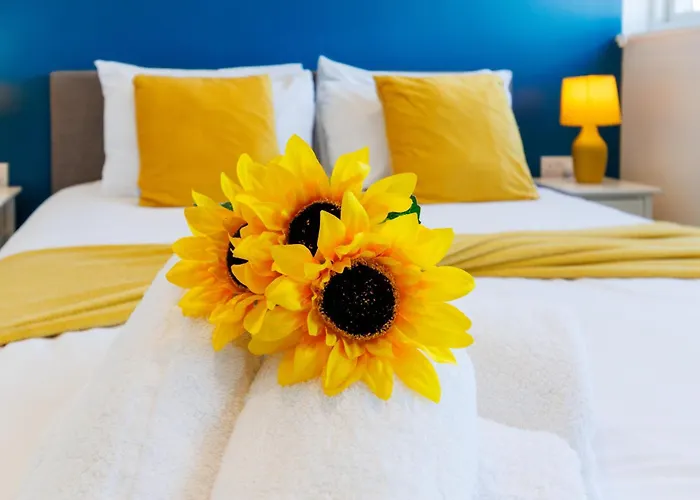 City Centre, Sleeps 7, Stunning Views & Parking, Interconnected Rooms Long Stay Work Contractor Leisure, Diamond Penthouse