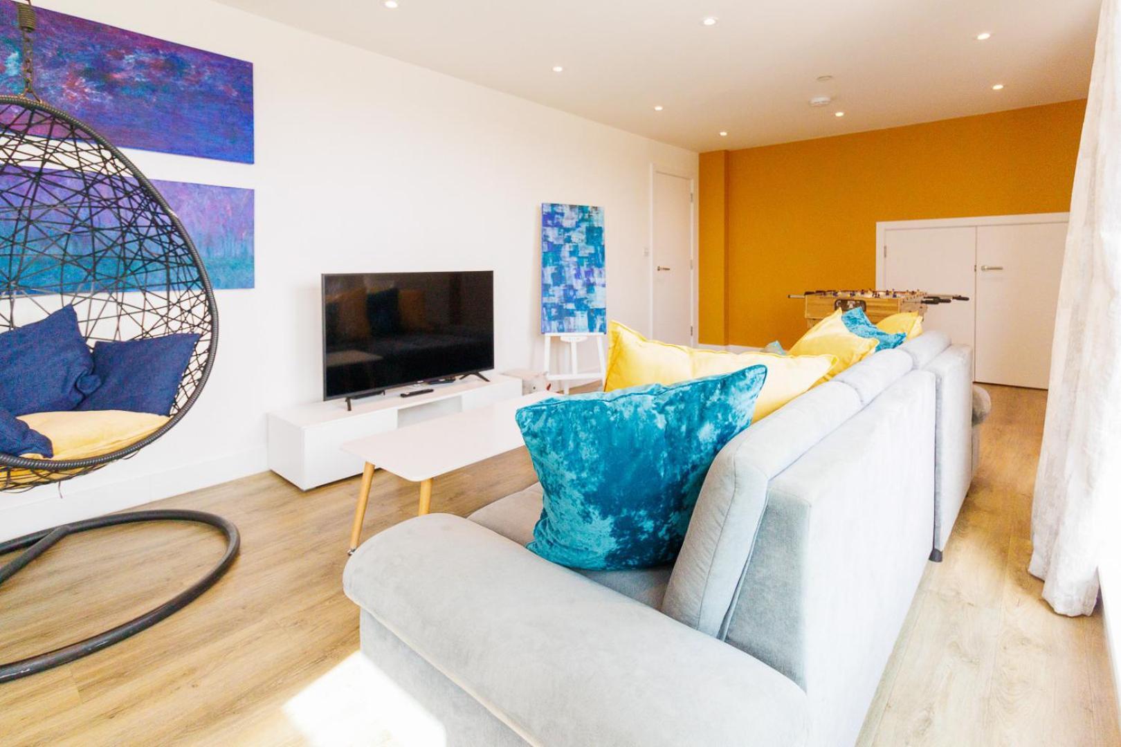 Centre, Sleeps 7, Stunning Views & Parking, Interconnected Long Work Contractor Leisure, Diamond Penthouse Cambridge (Cambridgeshire)