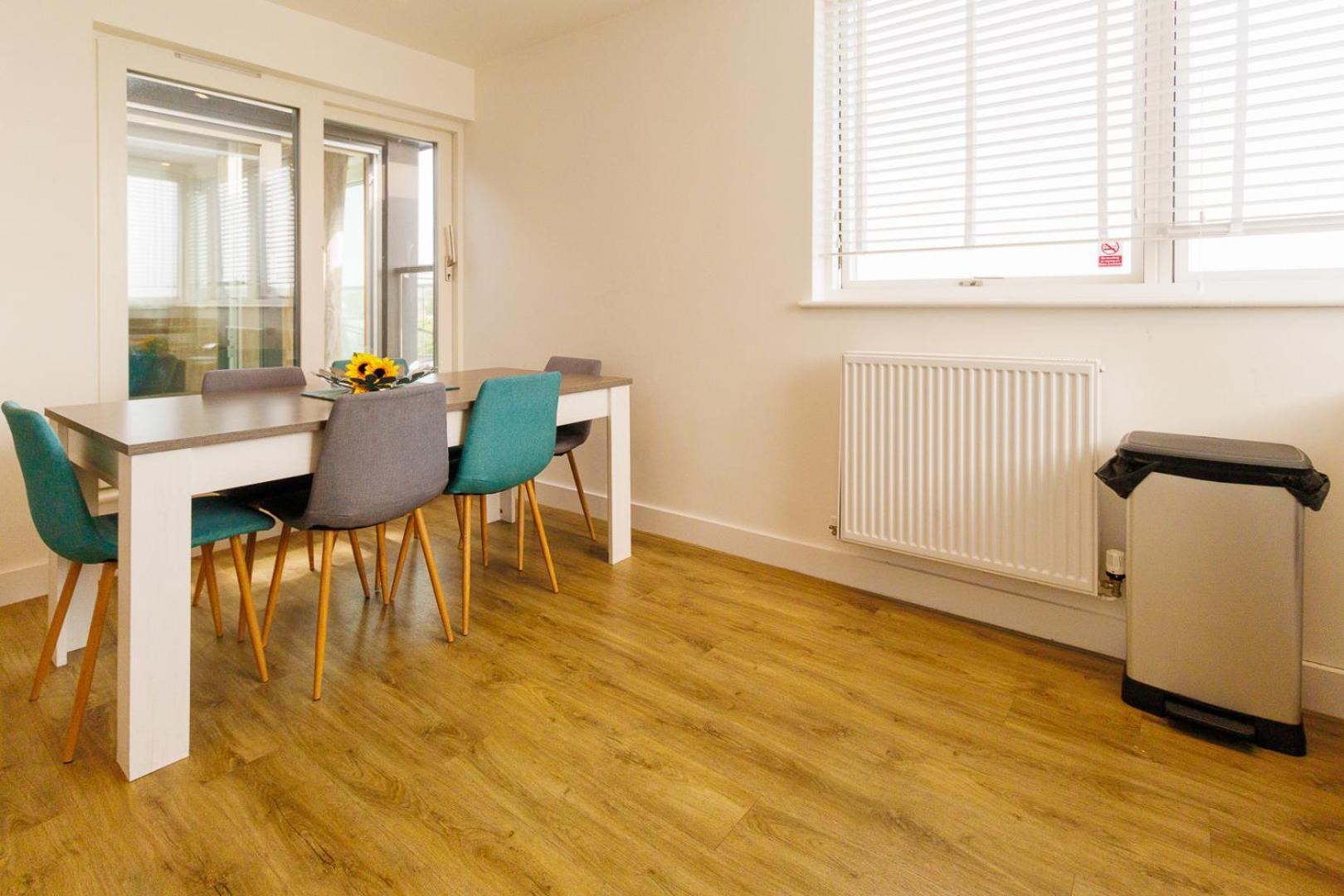 Centre, Sleeps 7, Stunning Views & Parking, Interconnected Long Work Contractor Leisure, Diamond Penthouse Apartemen *