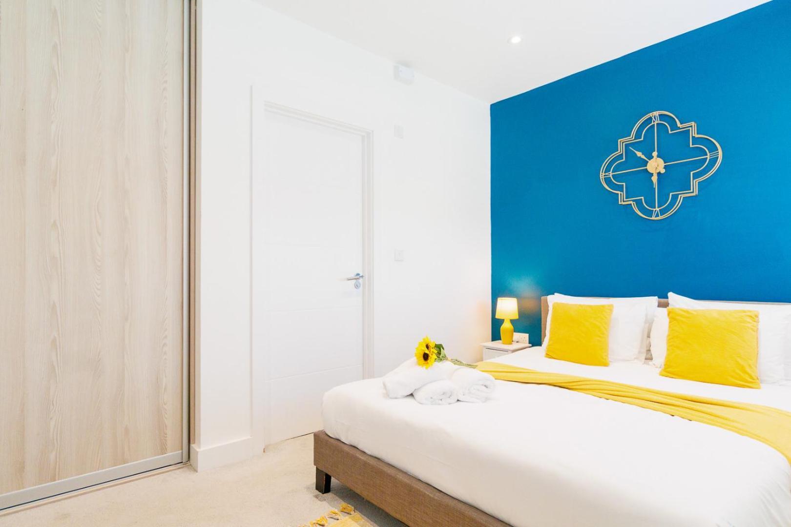 Centre, Sleeps 7, Stunning Views & Parking, Interconnected Long Work Contractor Leisure, Diamond Penthouse