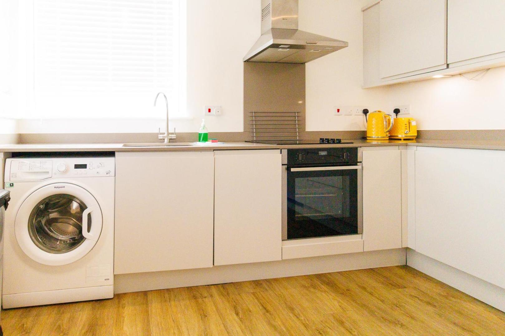 Apartemen Centre, Sleeps 7, Stunning Views & Parking, Interconnected Long Work Contractor Leisure, Diamond Penthouse