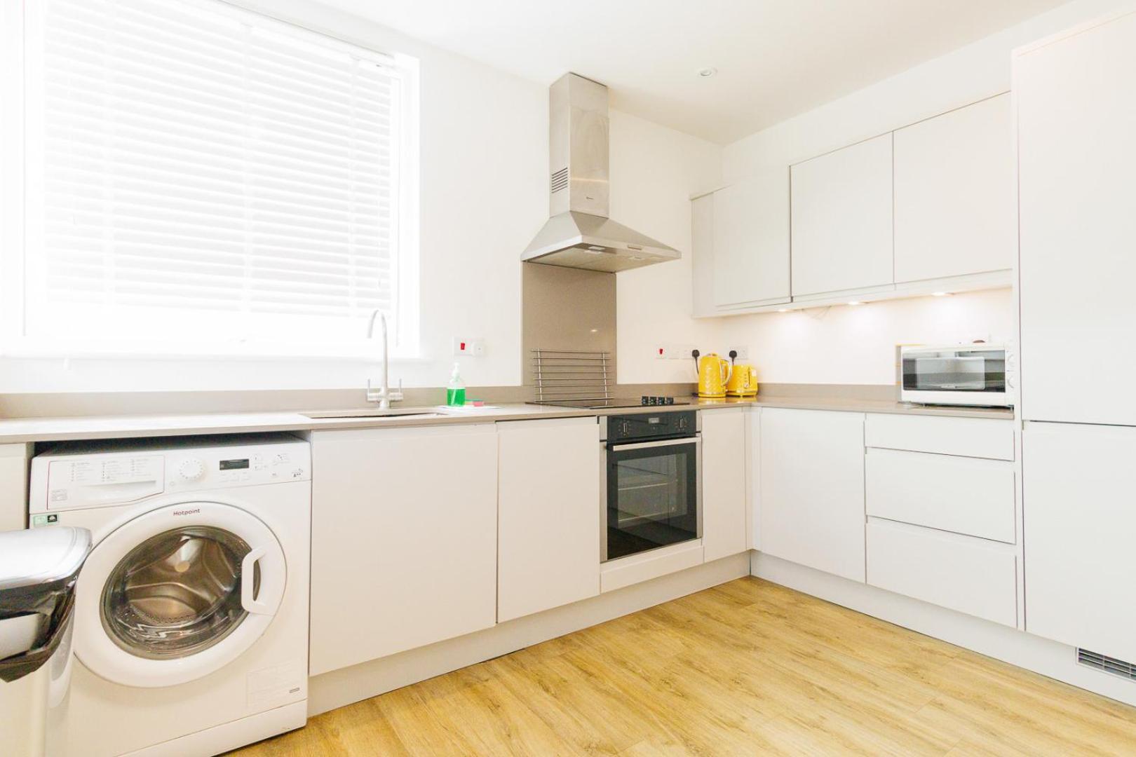 Centre, Sleeps 7, Stunning Views & Parking, Interconnected Long Work Contractor Leisure, Diamond Penthouse *