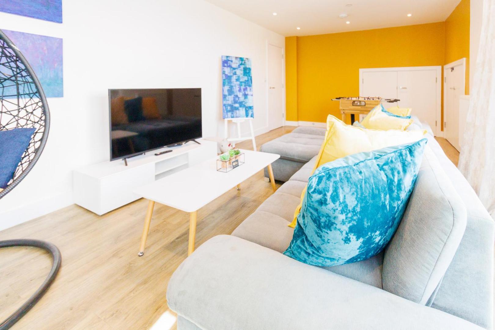 Centre, Sleeps 7, Stunning Views & Parking, Interconnected Long Work Contractor Leisure, Diamond Penthouse Cambridge (Cambridgeshire)