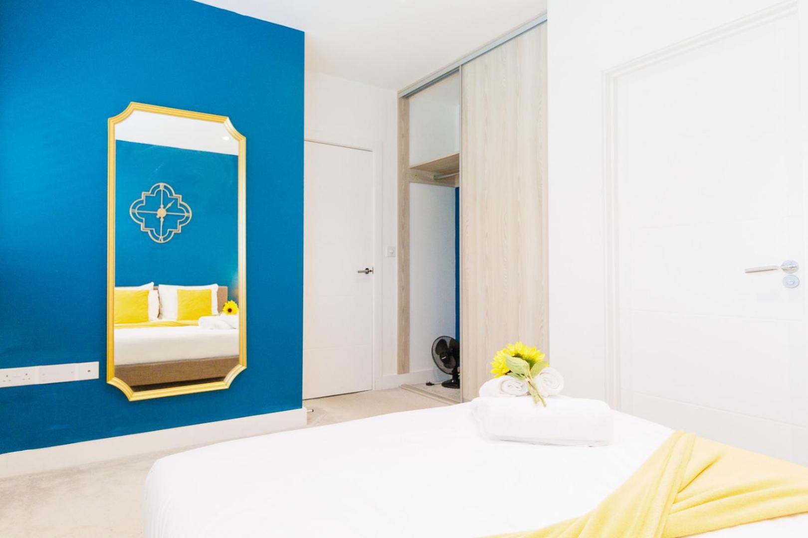 Centre, Sleeps 7, Stunning Views & Parking, Interconnected Long Work Contractor Leisure, Diamond Penthouse