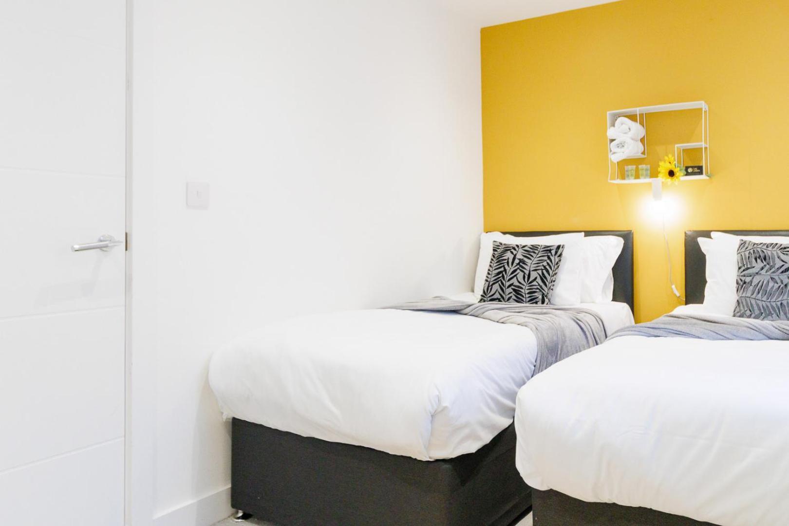 Apartemen Centre, Sleeps 7, Stunning Views & Parking, Interconnected Long Work Contractor Leisure, Diamond Penthouse